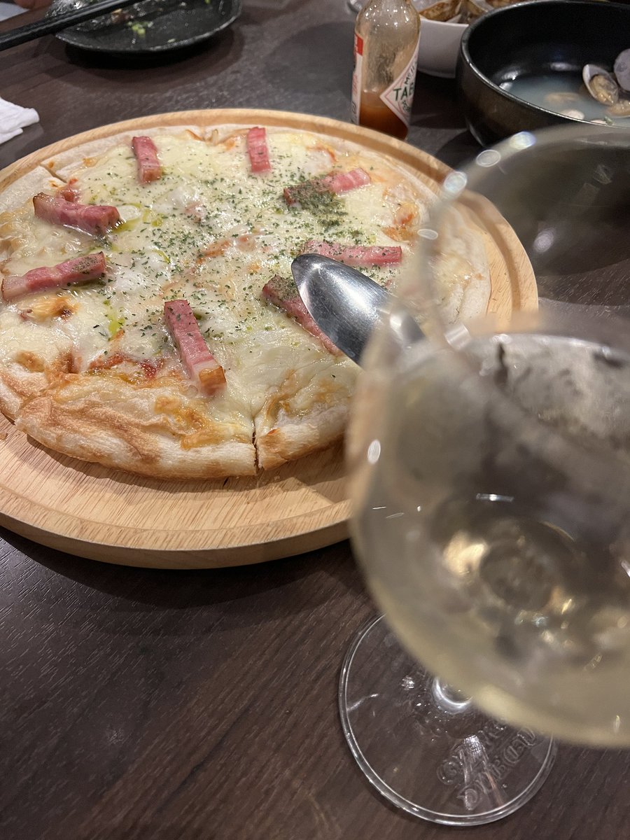 rika_fishing's tweet photo. 白ワインが進む〜

昨日食べすぎたから今日はランニングして追い込まなきゃ💨 https://t.co/etL18Zw9nr