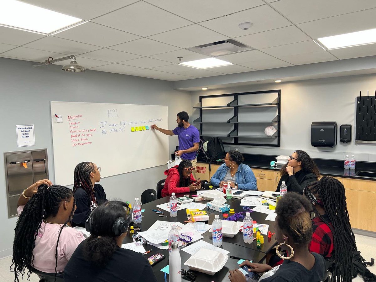 PghHype's tweet photo. We also have a couple new people joining us from @hcvpgh . A special thanks to Mrs. JaLissa, Ms. J, and Mr. Perry. We hope  you had the warmest hype welcome. Stay tuned for more and as always stay HYPE!!! 

#HYPEMEDIA #PGH #BLACKGIRLS #WEHYPE #NEWBEGINNINGS https://t.co/usc9MN2YO8
