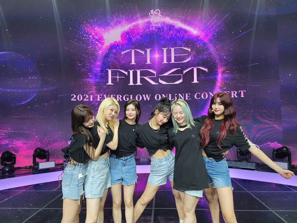 _for_wyr's tweet photo. #MAMAVOTE #everglow https://t.co/O6PgXFyo5N