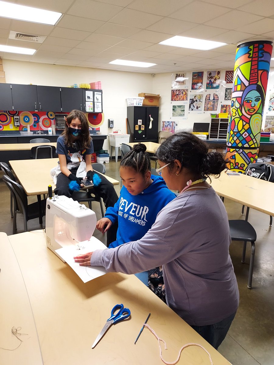 V has taken the lead in teaching her friends. So cool to watch!
<a href="/bristowelem/">Bristow Elementary</a> <a href="/WarrenCoSchools/">Warren Co Schools</a>