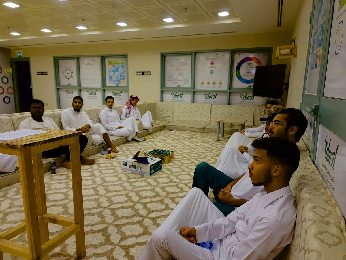psau_dsa's tweet photo. أقام نادي الإبداع الثقافي والمسرحي بعمادة شؤون الطلا�� ، ورشة عمل بعنوان " أساسيات المسرح " في مقر نادي إحسان التطوعي بالإسكان الطلابي ، قدمها أ. يزيد الطمرة ، وسط تفاعل من الطلاب المشاركين. https://t.co/KfDg946Lyt