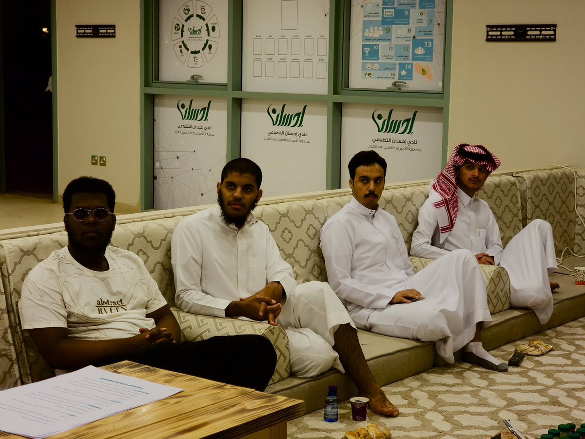 psau_dsa's tweet photo. أقام نادي الإبداع الثقافي والمسرحي بعمادة شؤون الطلا�� ، ورشة عمل بعنوان " أساسيات المسرح " في مقر نادي إحسان التطوعي بالإسكان الطلابي ، قدمها أ. يزيد الطمرة ، وسط تفاعل من الطلاب المشاركين. https://t.co/KfDg946Lyt