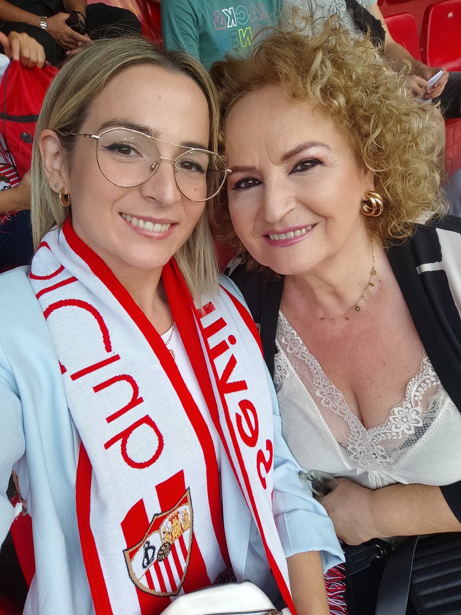 Nos hacía falta esta victoria. Moral para el equipo e ilusión para la afición. #VamosMiSevilla <a href="/SevillaFC/">Sevilla Fútbol Club</a> <a href="/mariamgruiz/">María Gómez.♀</a>