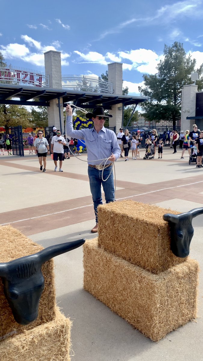 dallasdsg's tweet photo. Many thanks to our presenting sponsor, Monkey Mouths! Iโm sure many of yโall were able to stop by and say Howdy to Marty and the rest of the gang ๐ค ๐ต
#DallasBuddyWalk #ValuedandIncluded https://t.co/YvXFqZT80E