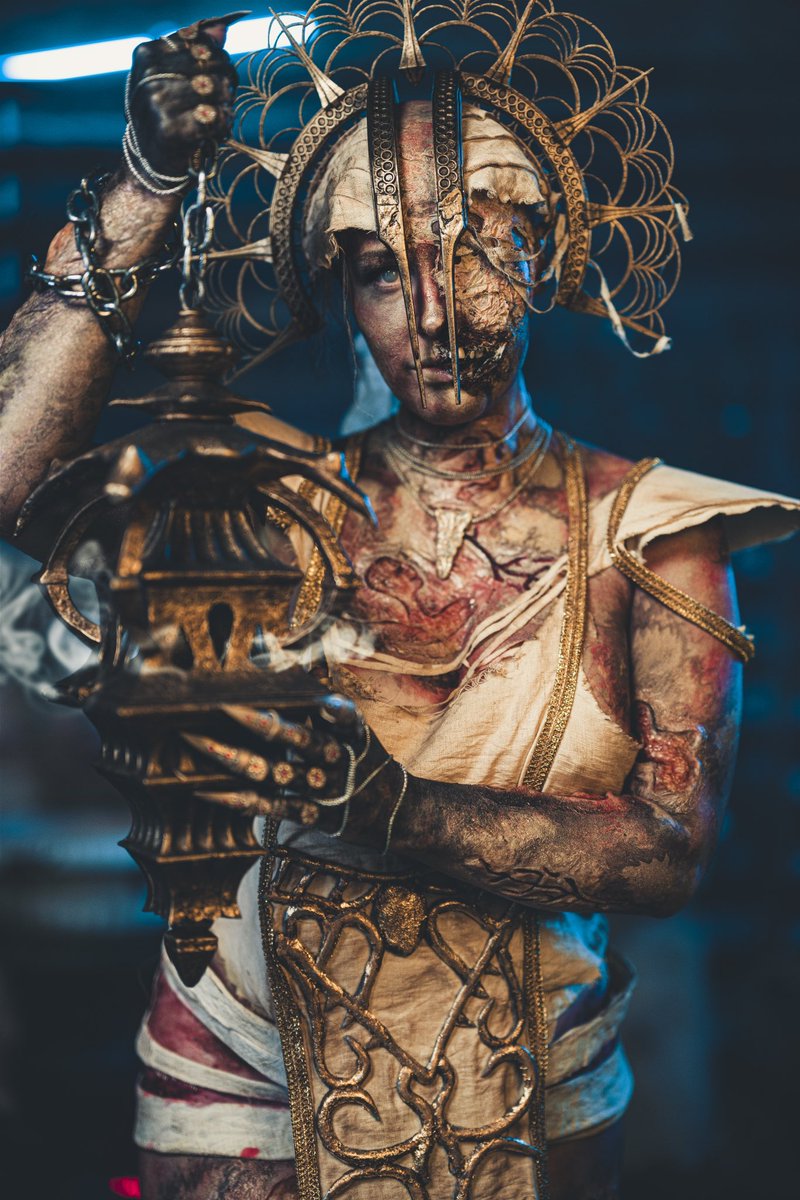 megturney's tweet image. Gotta love Vommy Mommy. 💚

Cosplay by me
HMU by @AnnaLani_Makeup, Jason Vines, Madison Miller, and Vic King
Crown and Censer by @redwakestudios 
Photos by @MartinWongPhoto 
Set design by my ride or die @A_lysss_uh 
And here’s the video by @ErickHVids 
youtu.be/cH2i8EYYJ2k