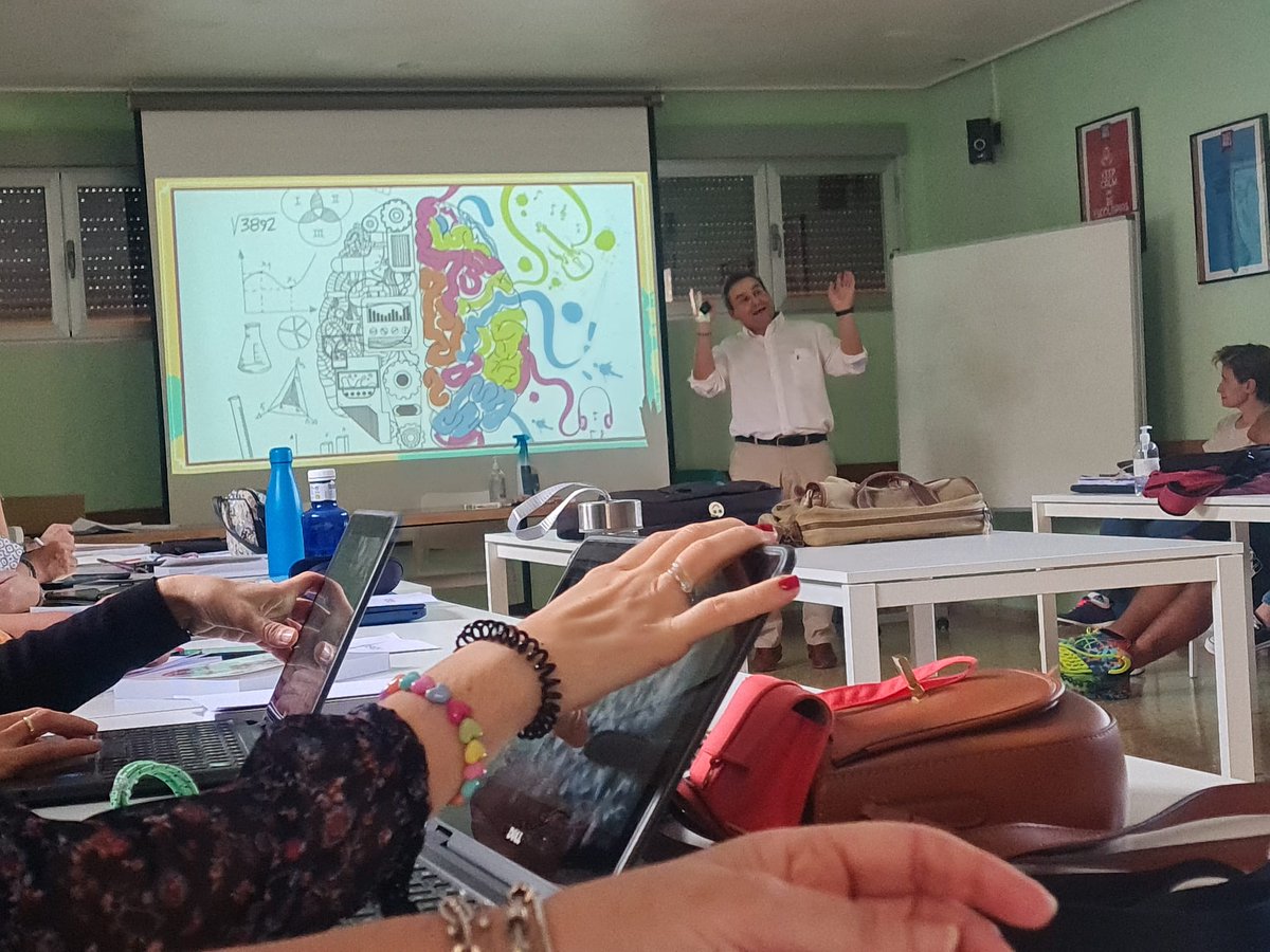 fundesmontal's tweet photo. En esta segunda jornada del curso de directivos de la mano de Diego Cuevas en el tema de competencias y herramientas para acompañar a personas y grupos. 
@provpaulamontal @hmrescolapias @CCalasancio @EscolapiaMerida @Santa_Victoria1 @elpuertadmadrid @FE_Escolapias https://t.co/y5wEKCGOrd