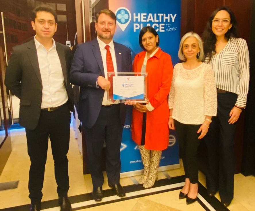 ManpowerMeCA's tweet photo. 🙌 Estamos muy contentos porque @HPTW_Global Mexico nos ha reconocido como un lugar saludable para trabajar.

Nuestro Director General, @albertoalesi, ha recibido la certificación en compañía de nuestros colegas de People &amp; Culture.

#WePowerTheFutureOfWork #ManpowerGroupMX https://t.co/7YHRIHvwbN