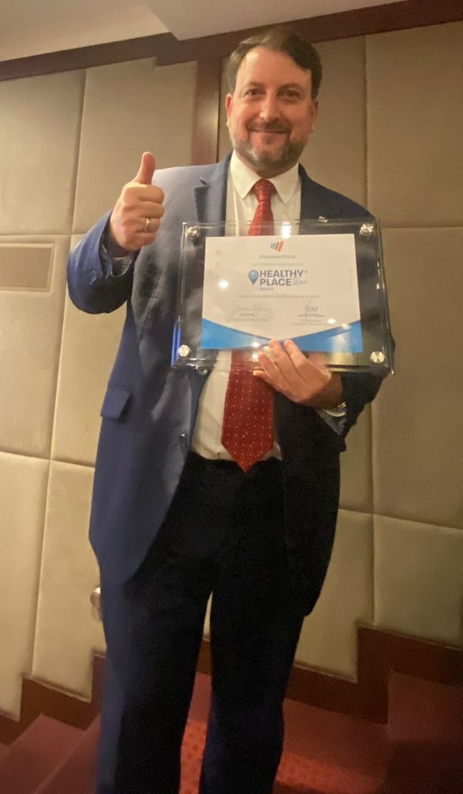 ManpowerMeCA's tweet photo. 🙌 Estamos muy contentos porque @HPTW_Global Mexico nos ha reconocido como un lugar saludable para trabajar.

Nuestro Director General, @albertoalesi, ha recibido la certificación en compañía de nuestros colegas de People &amp; Culture.

#WePowerTheFutureOfWork #ManpowerGroupMX https://t.co/7YHRIHvwbN