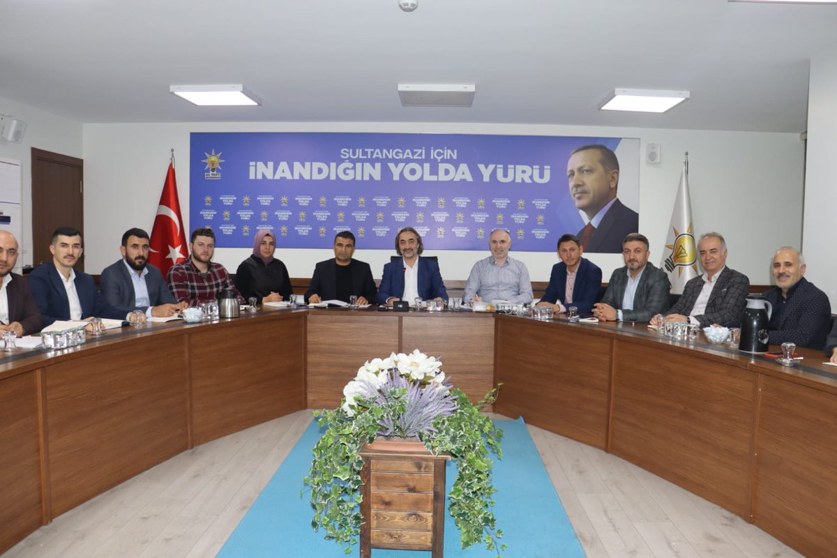 AKSultangazii's tweet photo. İlçe Başkanımız Süleyman Yiğitoğlu başkanlığında, İBB Meclis Üyemiz Oktay Birinci'nin katılımıyla Yönetim Kurulu Toplantımız gerçekleştirildi. https://t.co/ELGtnRV0fD