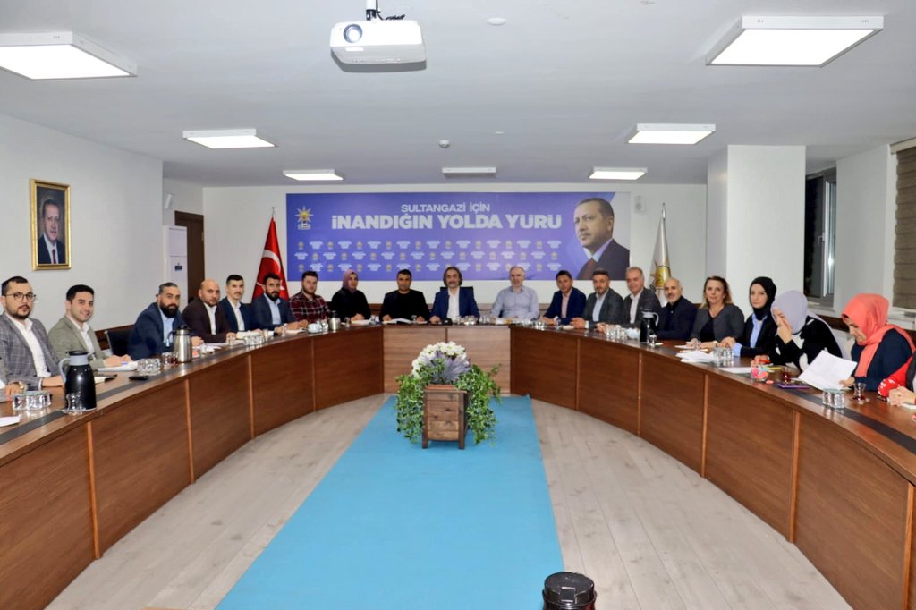 AKSultangazii's tweet photo. İlçe Başkanımız Süleyman Yiğitoğlu başkanlığında, İBB Meclis Üyemiz Oktay Birinci'nin katılımıyla Yönetim Kurulu Toplantımız gerçekleştirildi. https://t.co/ELGtnRV0fD