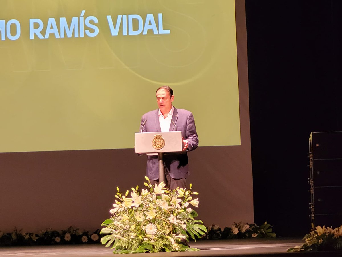 laura_lamala's tweet photo. Felicidades por el premio de investigación e innovación al Dr. Guillermo Ramis!!! Enhorabuena!!🥰🐽🐷🐖@SEPORLorca @guille_ramis @fac_mur @UMU @UMUdivulga @IMIB_RMurcia https://t.co/MhiIk6WSzh