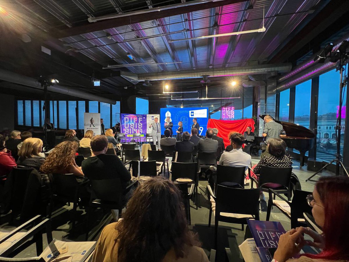 About last night. La nostra #Diffusissima è iniziata. Tutti gli host e gli eventi sul sito diffusissima.it
🖼 👨‍🎨