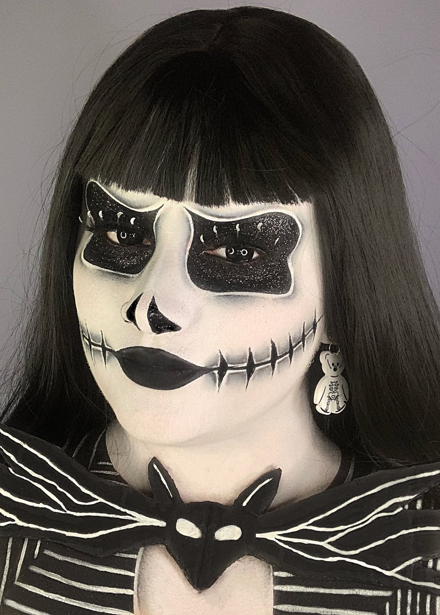 Jack Skellington💀 

<a href="/mehronmakeup/">Mehron Makeup</a> White paradise paint and paradise paint palette
<a href="/SlayfireCo/">Slayfire Cosmetics</a> Sabbath loose glitter

Mouth Ib: sydneynicoleaddams

#makeup #makeupartist #mua #halloween #halloweenmakeup
