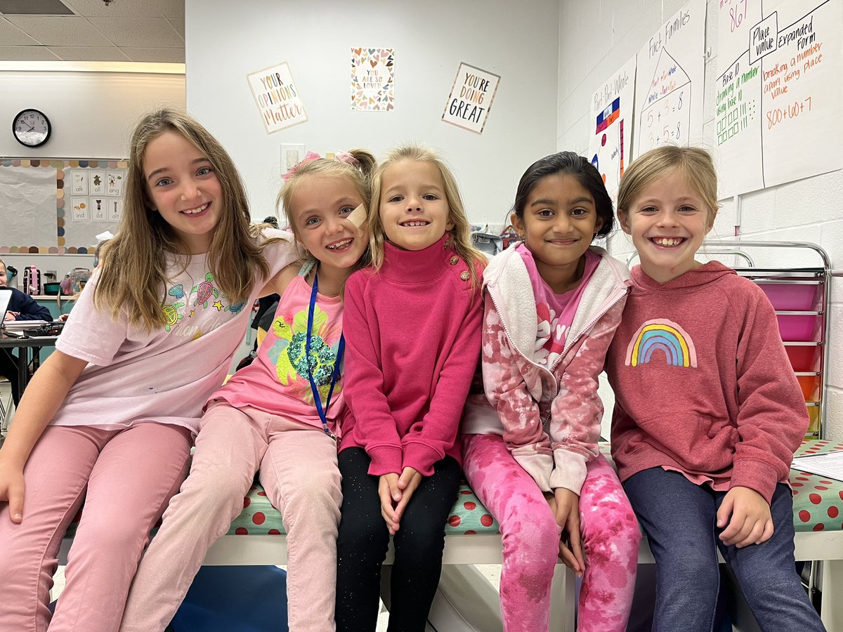 KatieCreighto16's tweet photo. Twin day for red ribbon week: Friends don’t let friends make bad choices! I loved seeing the students participate today!! @ColtsCare22 @mremoryrawlings @dr_cheatham @CrabappleColts @FultonZone7 #RedRibbonWeek https://t.co/xzg5YroG1g