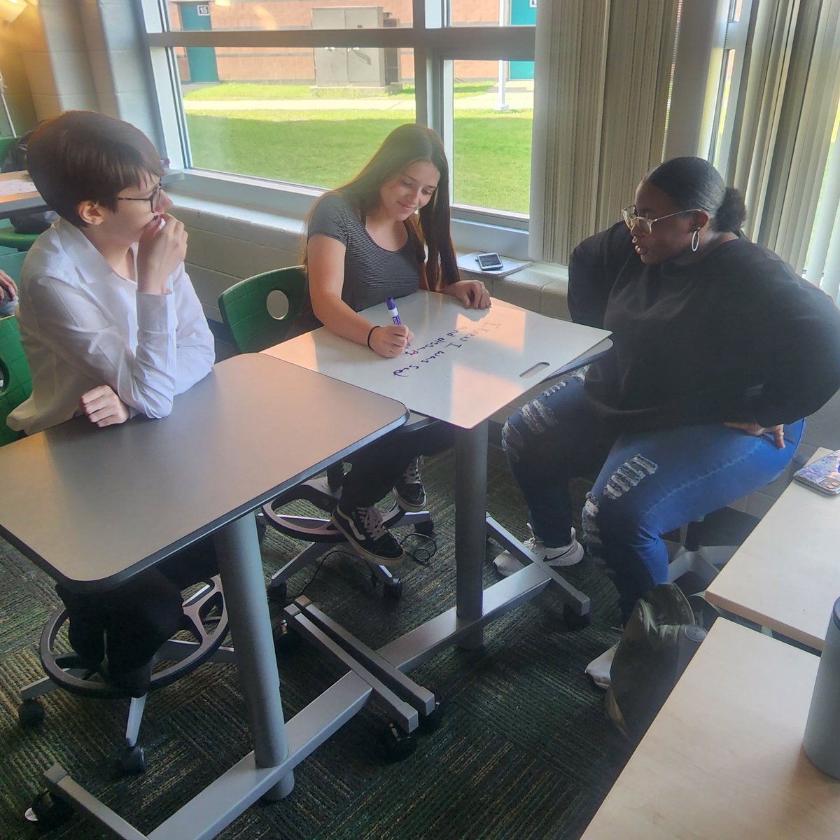 cathy_srock's tweet photo. Things got a little intense today in #SrockELA11 but I guess that's what happens when you combine reviewing the comma rules with dice and turn it into some healthy competition 😁 #AlwaysLakeOrion #EnglishTeacher @LkOrionHS #GrammarCANbefun https://t.co/I2VCmftmp9