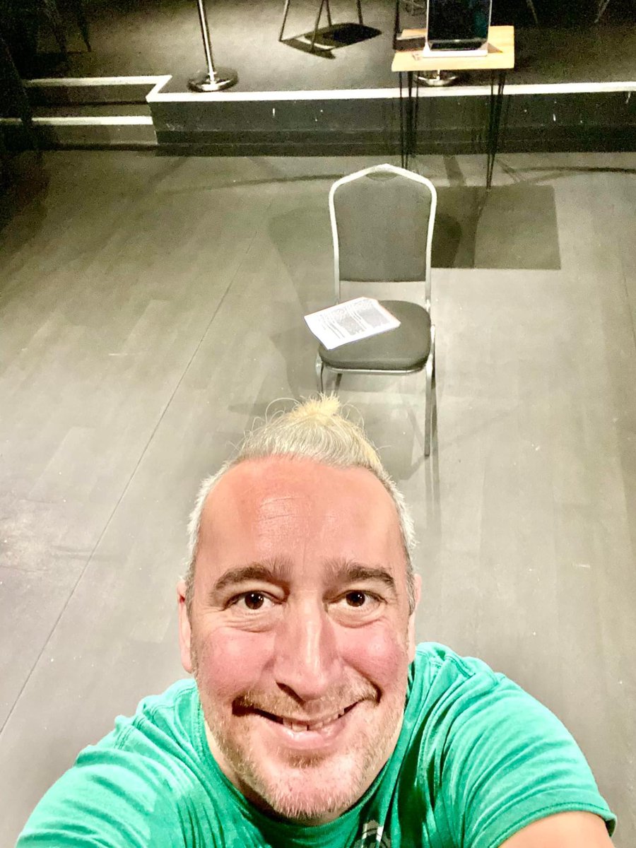 rum_luck's tweet image. Solo rehearsal day!!! Just @SharpConrad. In a box. With nothing but his thoughts to keep him company. #MILKTEETH @GreenwichTheatr