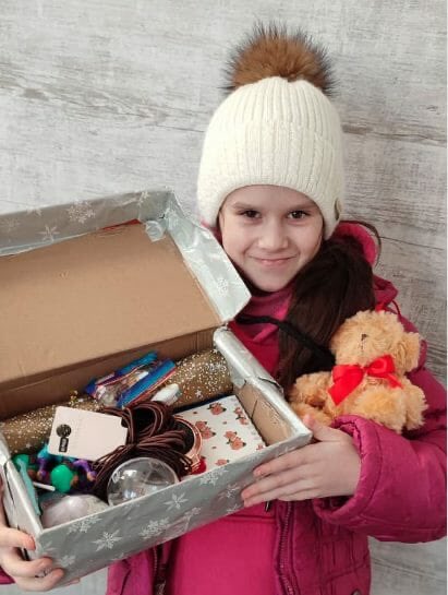 RathnureGreen's tweet photo. @RathnureNS are delighted to be taking part in the @TeamHopeIreland Christmas Shoebox Appeal this year. Remember shoeboxes must be returned to school by Monday 8th Nov for collection🎄@GreenSchoolsIre #globalcitizens https://t.co/eZoE3Iix2l