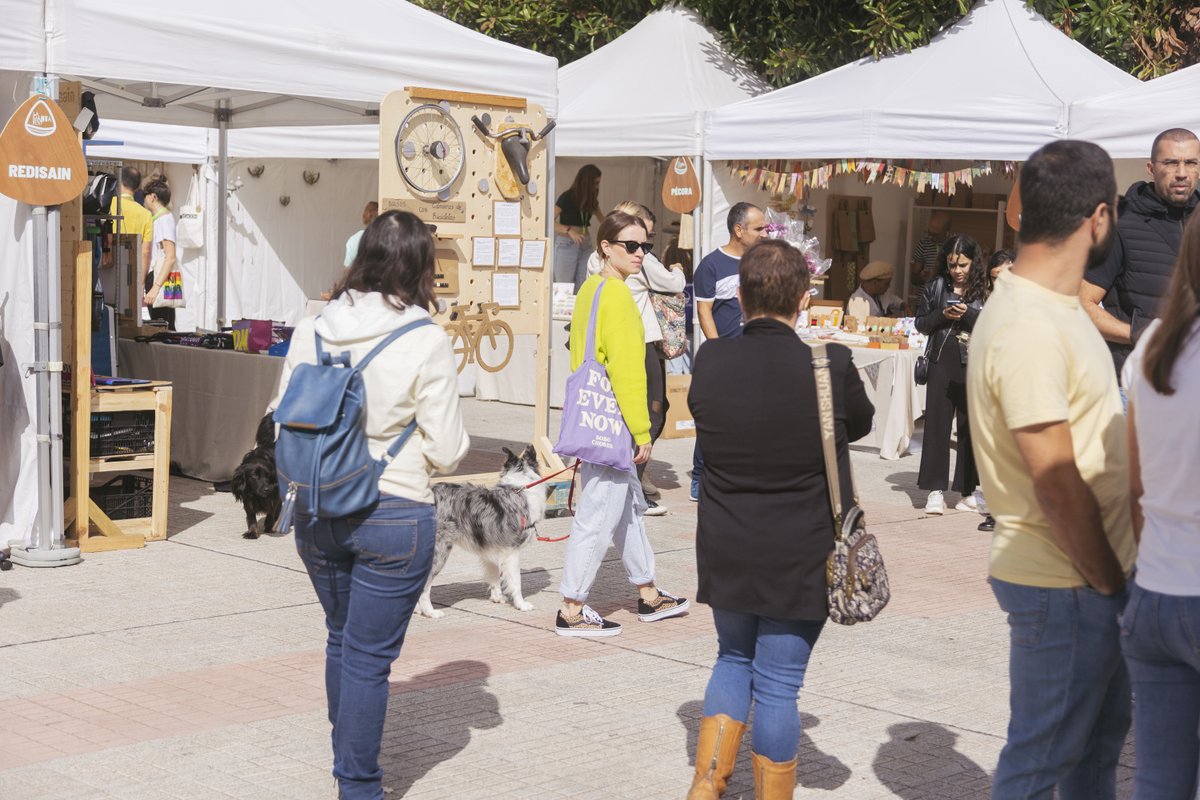 LaMantaFest's tweet photo. 👉 En nuestro Facebook, te hemos dejado un álbum de fotos de lo acontecido en la sesión de la mañana #LaMantaFest protagonizada por el eco - market, talleres, charlas, ludoteca y d+ actividades, con la maceración musical de Eva Olvido.

📸 Rocío Eslava

https://t.co/47Rg820RxL https://t.co/C0ljO30D3E