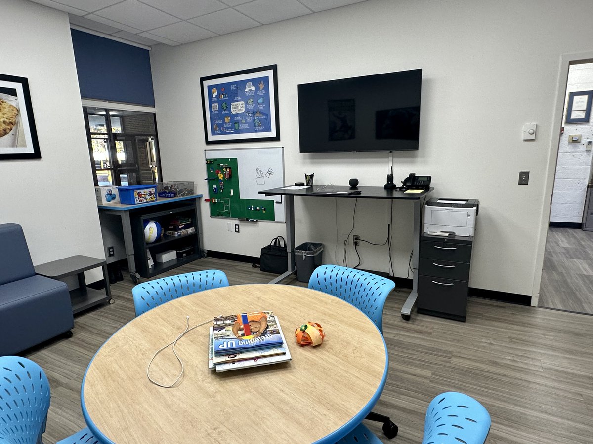 RossCoops31's tweet photo. After awhile and some work, my office is finally about where it needs to be.

And, I just remembered this related blog post from awhile back...

5 Reasons For a Student Friendly Principal’s Office
https://t.co/YDmRWB30NC

#studentcentered #education https://t.co/y4IfFoo1QL