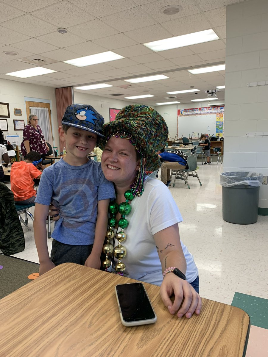 TaylorH3523's tweet photo. #redribbonweek hat day!! @freedomvolusia #freedomelementary ❤️ https://t.co/OiyiF70zSD