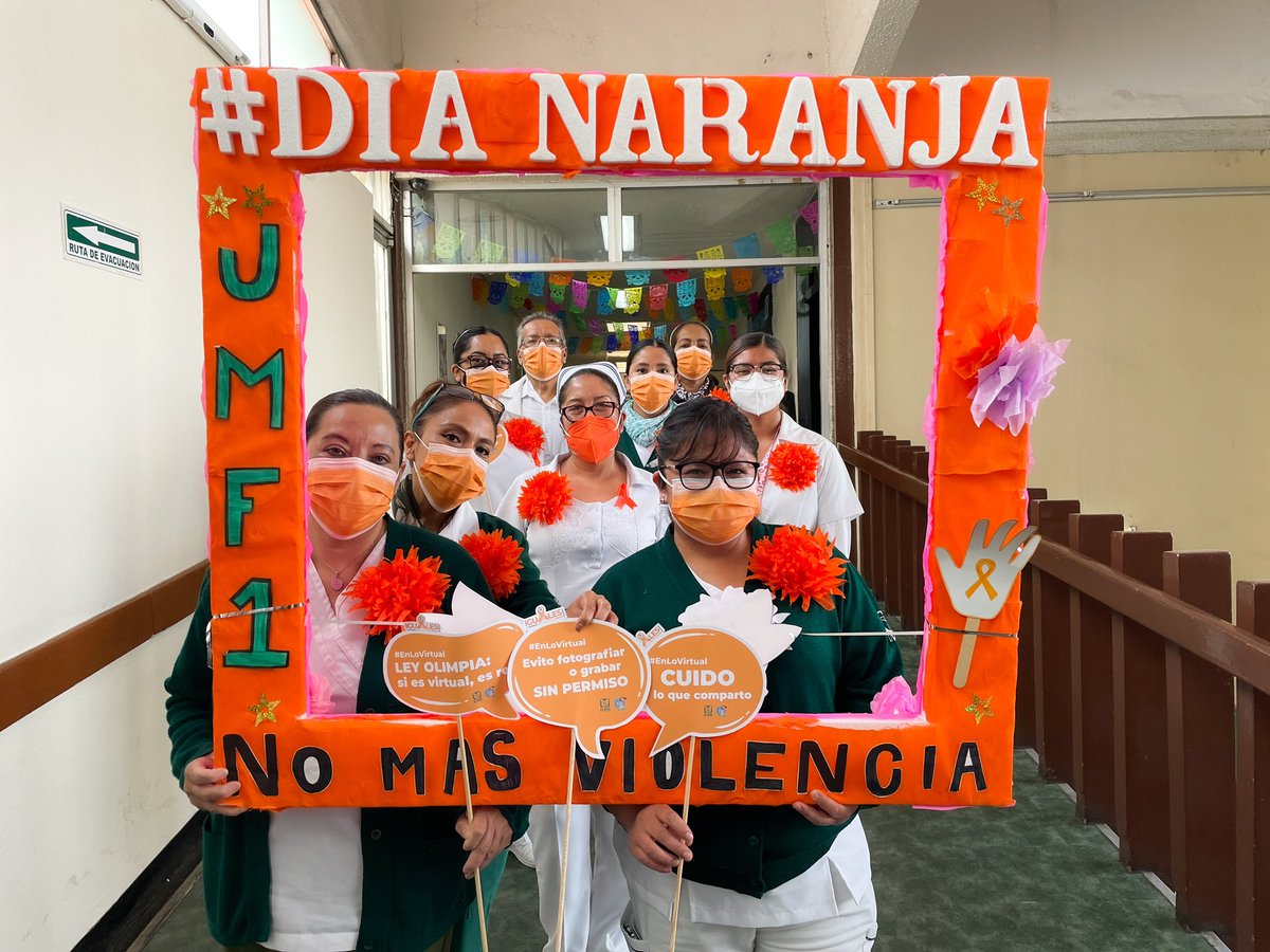 Imss_Pue's tweet photo. La familia del #IMSSPuebla 🧡promueve el #DíaNaranja 🟧 en sus unidades médicas administrativas, 🏥🏢 porque todos somos #IgualesEnDerechos y respetamos #EnLoVirtual. 📲💻
#IMSSySNTSSvsViolencia https://t.co/RRphdMcS6z