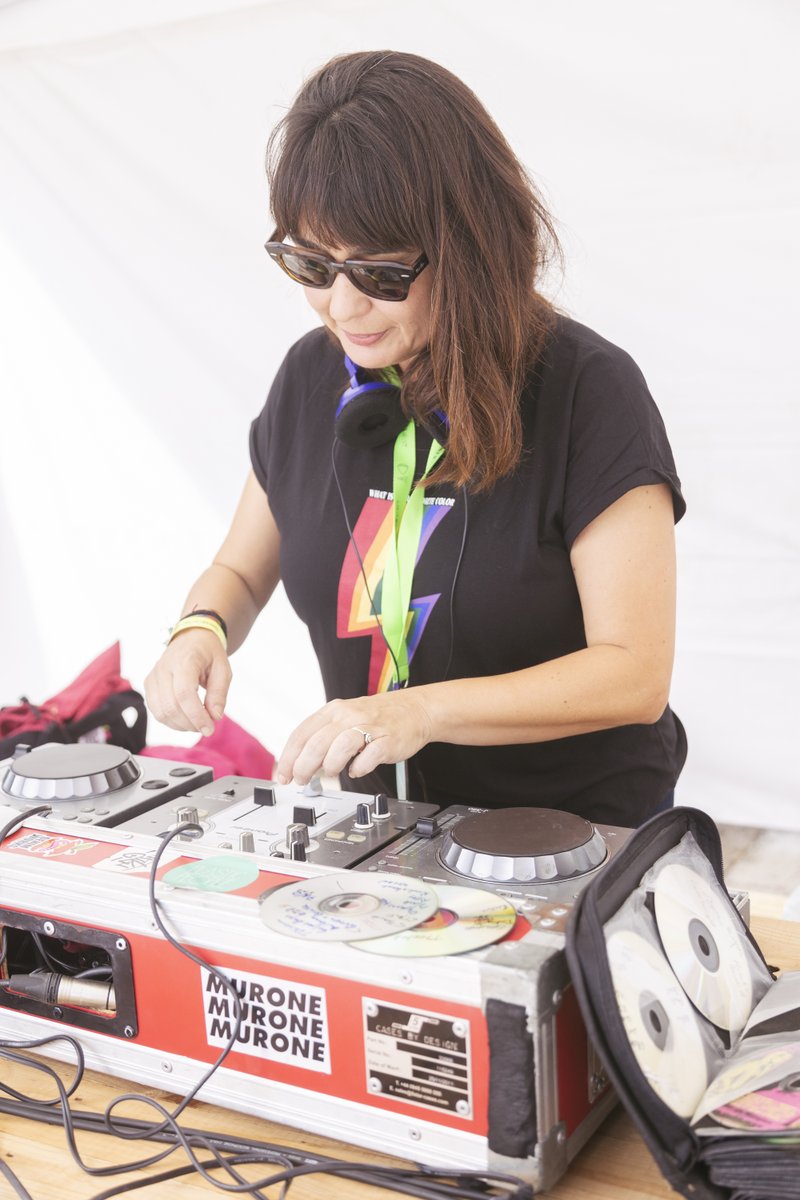 LaMantaFest's tweet photo. 👉 En nuestro Facebook, te hemos dejado un álbum de fotos de lo acontecido en la sesión de la mañana #LaMantaFest protagonizada por el eco - market, talleres, charlas, ludoteca y d+ actividades, con la maceración musical de Eva Olvido.

📸 Rocío Eslava

https://t.co/47Rg820RxL https://t.co/C0ljO30D3E