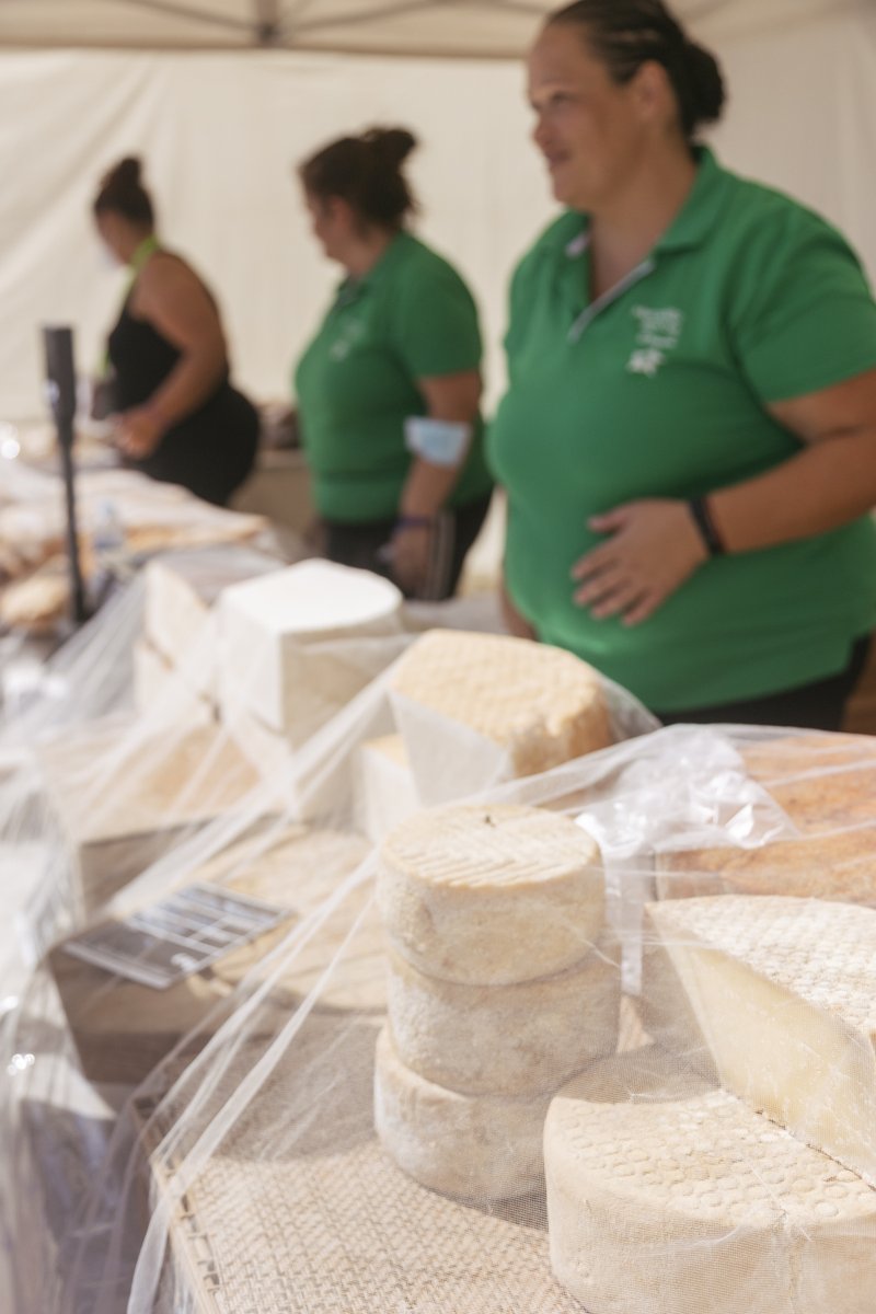 LaMantaFest's tweet photo. 👉 En nuestro Facebook, te hemos dejado un álbum de fotos de lo acontecido en la sesión de la mañana #LaMantaFest protagonizada por el eco - market, talleres, charlas, ludoteca y d+ actividades, con la maceración musical de Eva Olvido.

📸 Rocío Eslava

https://t.co/47Rg820RxL https://t.co/C0ljO30D3E
