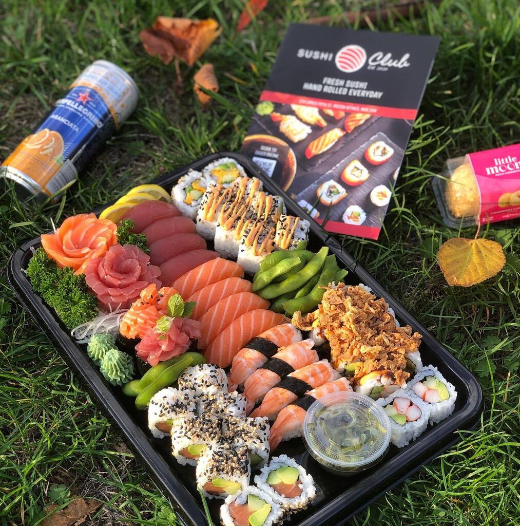 AD - INVITE - FOOD REVIEW 
⠀
📍- @sushiclubmk 
🍕- Sushi 
💰- ££

I went on a wednesday afternoon after the school run and picked up a classic platter that was made to order, fresh!  We figured this was the best way to sample a bit of everything.

🍱… instagr.am/p/CkJeE5IjkUN/