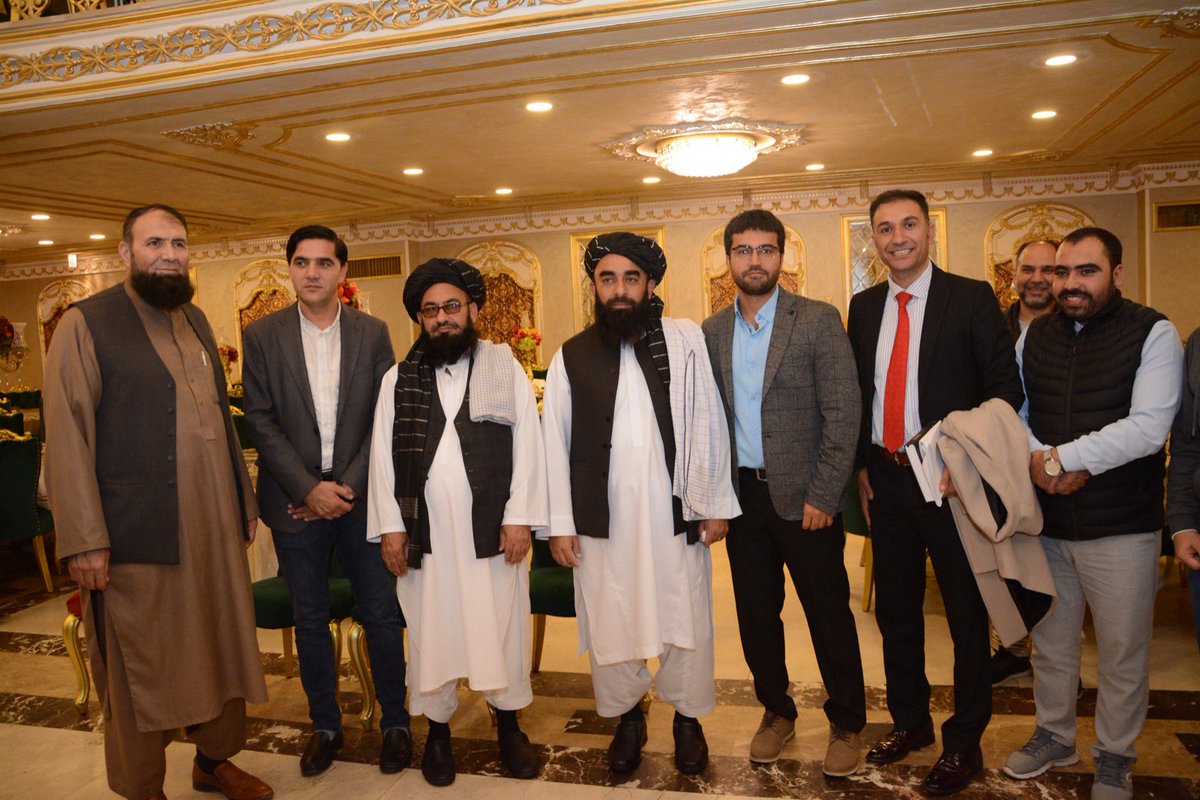 Zabehulah_M33's tweet photo. با تجاران افغان در ترکیه نشست انجام شد.
وضعیت امنیتی، اقتصادی و اجتماعی کشور توضیح گردید.
تجاران تشویق شدند که در کشور خود سرمایه گذاری کنند و تجاران سائر کشور ها را نیز جلب نمایند.
واطمینان داده شد که ازطرف وزارت خانه های سکتوری فرصت های مناسبی بخاطر سرمایه گذاری فراهم گردیده. https://t.co/A8onwFlPYL