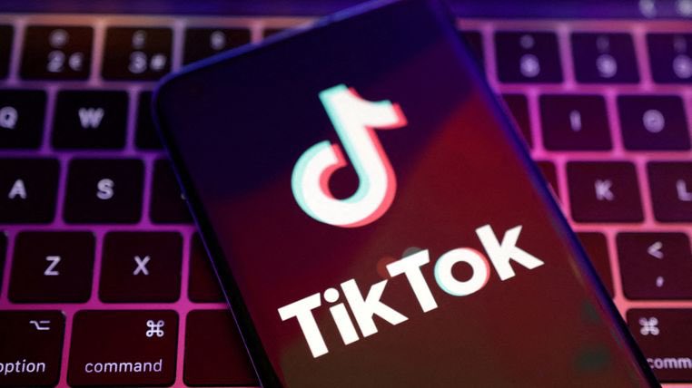 MattNavarra's tweet photo. TikTok challenge may be linked to teenagers' deadly car crash  https://t.co/TnJsaK7309 https://t.co/k7w99YbT7l