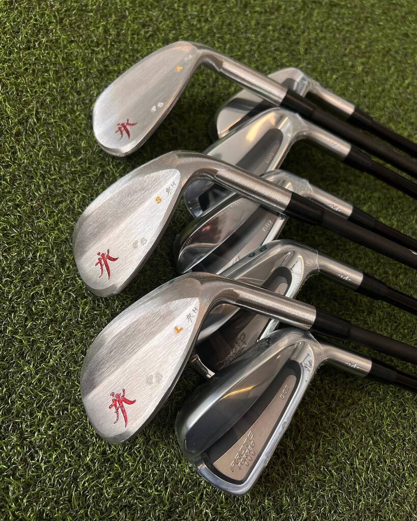 Joey3108's tweet photo. The ultimate senior golfer set up 🙂😁 @protoconceptgolf @mitsubishichemicalgolf #JKwedges #NothingLikeIt #TryItToBelieveIt #SimplyTheBest #NoGimmick #PurePerformance #Handcrafted #getfitted #S20Csoftcarbonsteel #CoinForged #SoftForging #OnePieceForgin… https://t.co/DdeUGe7YPg https://t.co/YYQXoAIIwc