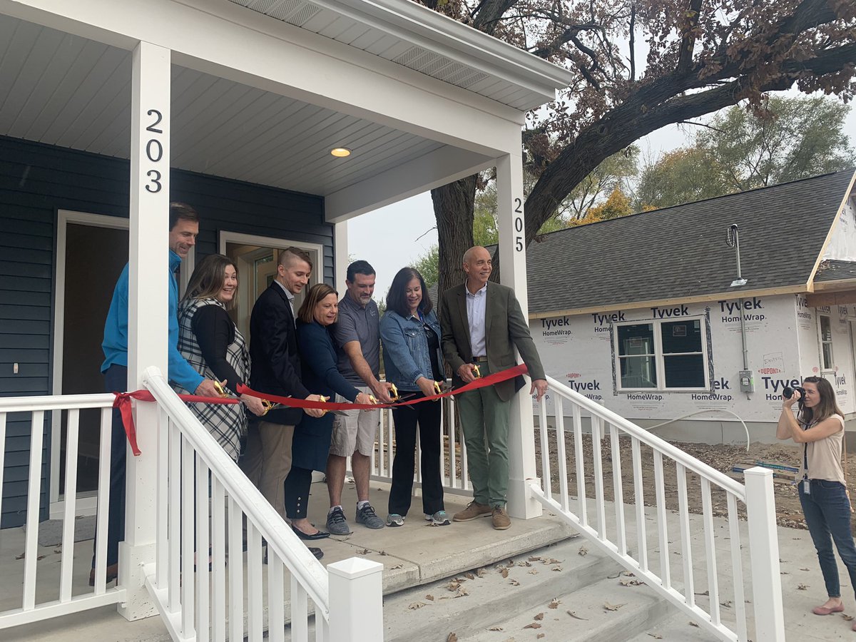 DerekNofz's tweet photo. Cutting the ribbon on another beautiful, ultra-efficient, attainable home in @KalamazooCity. Really impressive partnership @KNHS269 @HBAWMI https://t.co/azeO4iXMmz