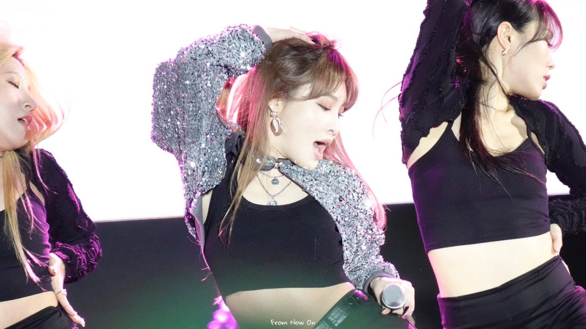 chunghaartr's tweet photo. [ 📷 ] 221022 #Gwangyang K-POP Festival

#청하 #CHUNGHA 
@CHUNGHA_MNHent https://t.co/ER8wZqFnuS