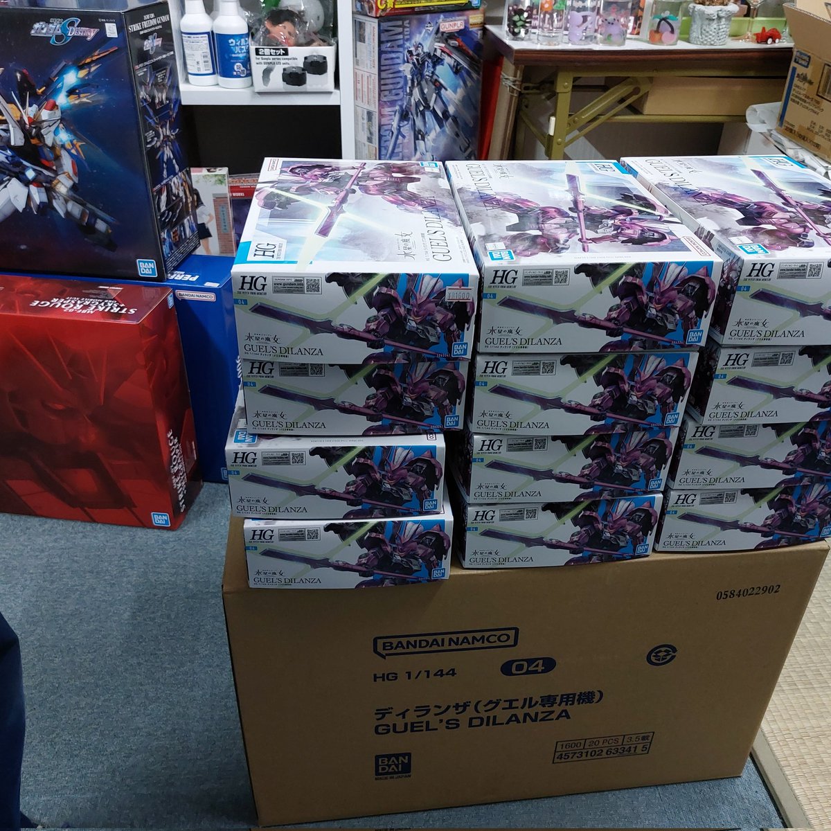 4wdGo's tweet photo. おはようございます。
昨日も沢山のお客さまに感謝
残り20ぐらいです。
今日で、ディランザ　グエル専用機
半額セール無くなりそうです。
まだ手に入れてない方は
どうぞ。無くなり次第
通常価格税別1600円に。
朝11時から18時まで
#ホビー無線ショップ
三重県伊勢市やまとまち1-46
#拡散希望 https://t.co/9JGDlZXDKh