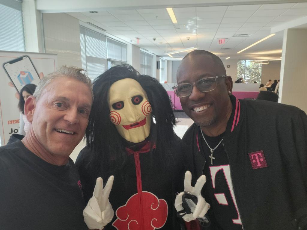 Look who <a href="/kennystodd/">Kendrick Stoddard</a> and I ‘Saw’ at lunch today in Frisco. #jigsaw