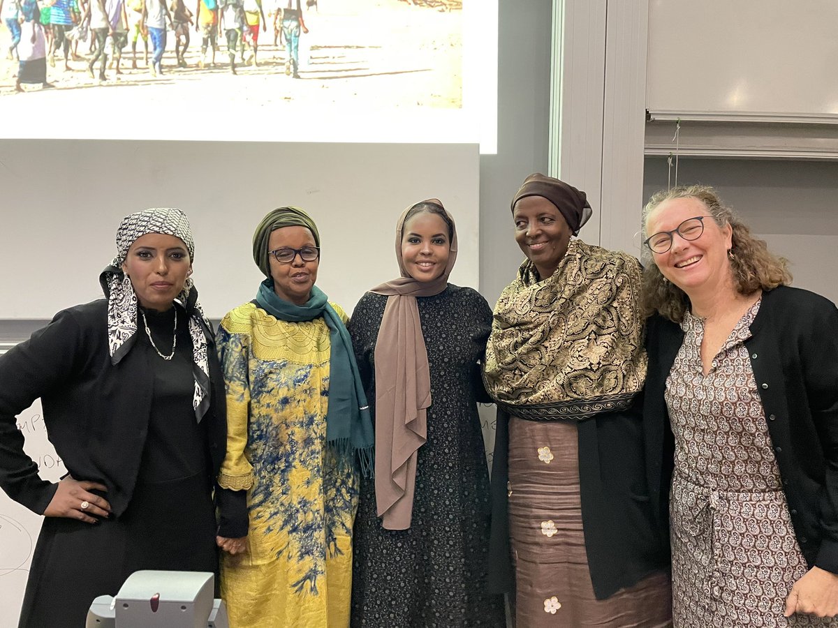 Ubah_Alii's tweet photo. Unstoppable brilliant women https://t.co/77Yqd7hDCc