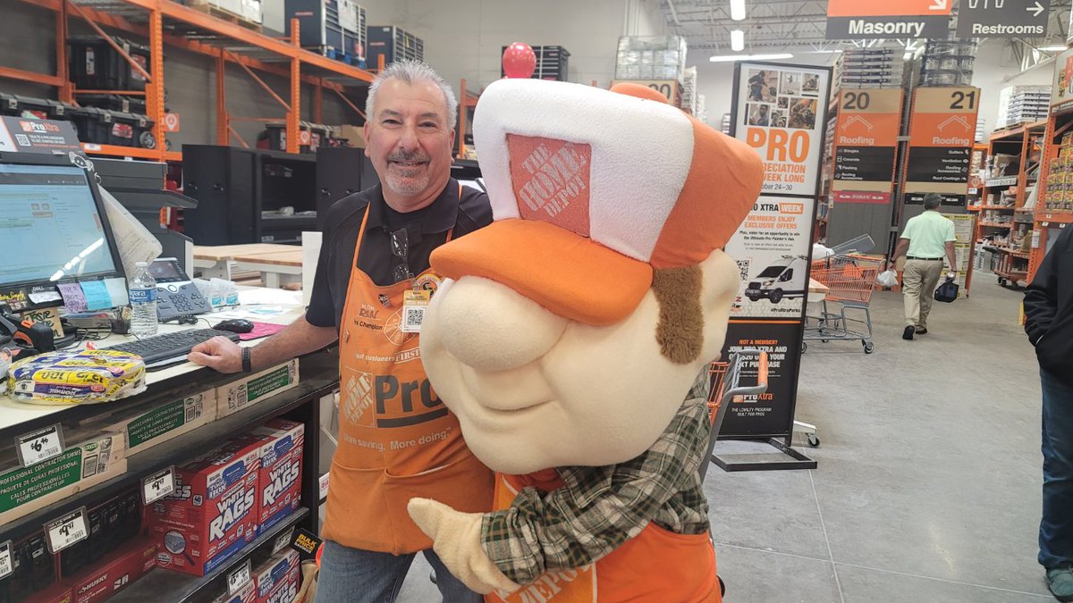 BGattheHD's tweet photo. Pro Desk showing Homer how it's done at #6830goat @depot6830 @markdearing62 @alliespurlock @ega1089 @nrk0680 @KarlHenning33 https://t.co/3DgElqgs2e