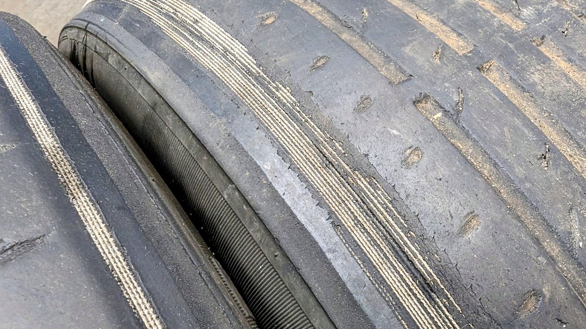 We are in the last week of Tyre Safety Month and here are a couple of tyres from this week, both customers didn't realise how dangerous their tyres were 😱
When was the last time you checked yours??

#TyreSafetyMonth #tyresafety #tsm2022 #TyreSafe #crowborough #castrolservice