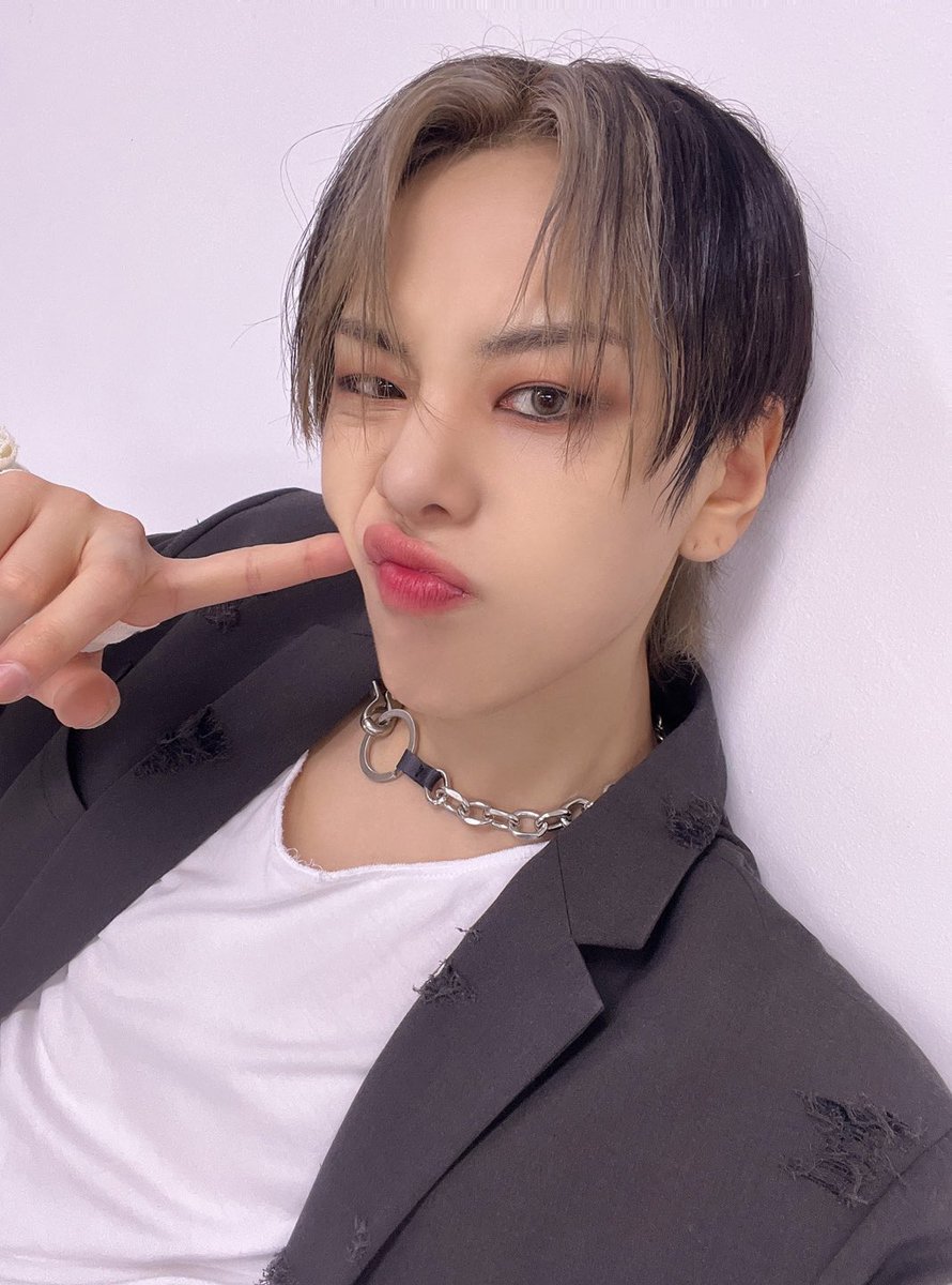 WEi_Peru's tweet photo. TRAD 📝[221025]
Actualización en la cuenta de miembros de #WEi
[#DAEHYEON]Todos los días son felices gracias a RUi.
Te quiero mucho (Espera el atuendo de mañana💙)

TRAD:★ WEi Perú 💜✨💙 https://t.co/zUdywUUZnj