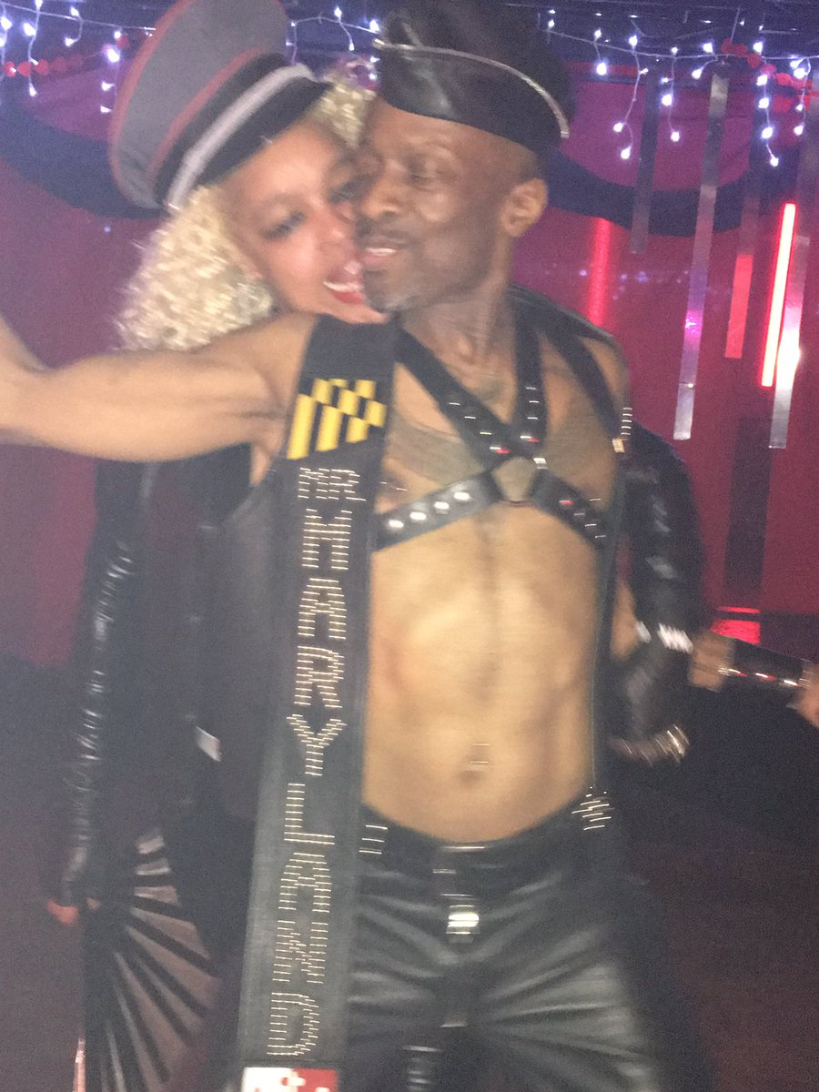 MrMDLeather2016's tweet photo. $IR #MML2016🖤❤️💛🤍 #showupandshowout😈 w/their favorite @mid_onyx @OnyxPearlsMA at the @womenofdrummer event to raise funds 4 their Organization #BLACKleatherHISTORY✊🏾 in the making! MasterSilver &amp; MasterEli #layingBRICKS🧱 in #leatherculture https://t.co/bhPAY4l5V6