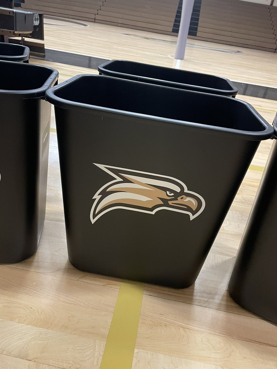Mandi_Beck_PE's tweet photo. Gearing up for 🏀 szn 🦅⚫️🟡 #TheGoldenEra #GoldenEagles #BMSathletics https://t.co/cF2Os4A4Di