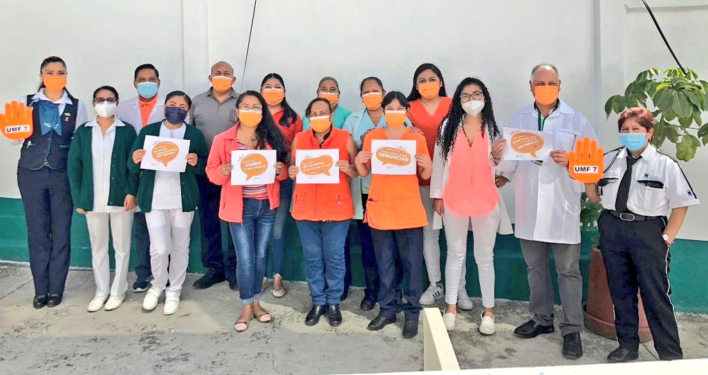 tlaxcalaIMSS's tweet photo. 🧐 Personal del #IMSSTlaxcala se suma al #DíaNaranja para contribuir a la erradicación de la violencia digital #EnLoVirtual #IgualesEnDerechos
"Ley Olimpia: si es virtual, es real".
"No difundo imágenes íntimas sin autorización". https://t.co/jB7OCXmtrZ