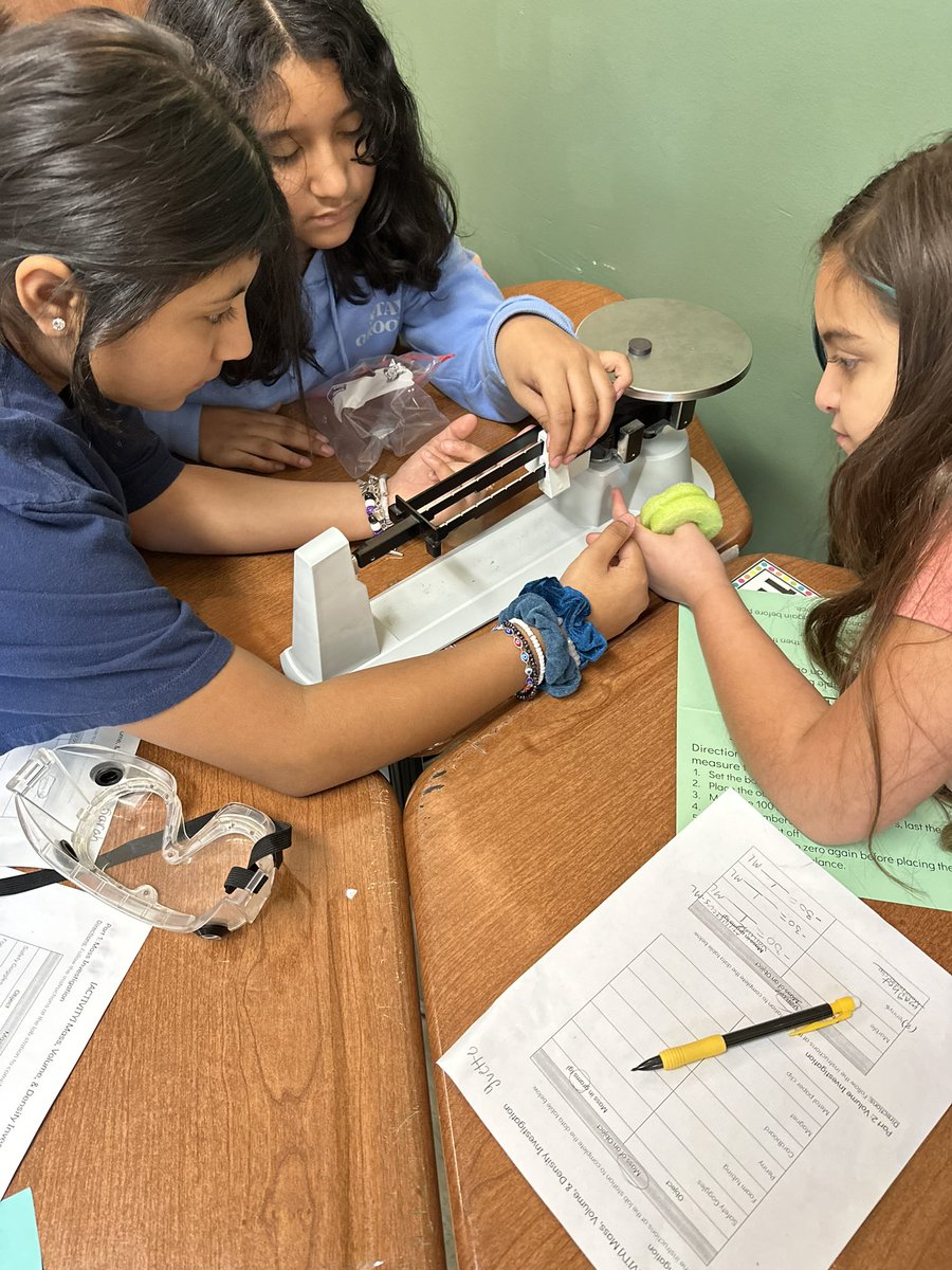 MKMSScience's tweet photo. Check out Ms. Jones’ class testing mass, volume and relative density on their way to solving their Matter Mystery! @KendrickBroncos @PISDMSScience https://t.co/2tzG4fl5xm