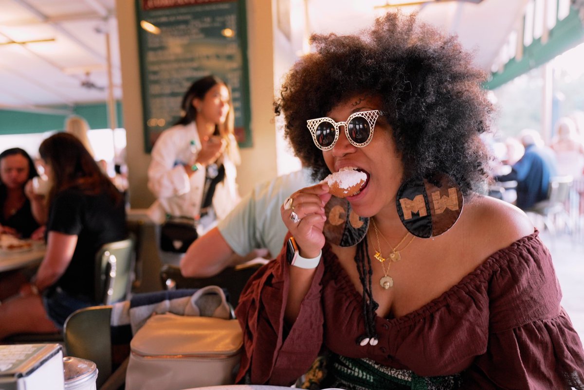 ccmercertoo's tweet photo. CC AS SEEN IN: 

#NOLA, BABY! An incredible work/soul trip that fed me in so many ways. 

Sidebar: Giving honor and thanks to my Afro, who is always at the head of my life 💚✊🏽💚

#Work #Travel #DoWhatchaWanna #Color #Textiles #Afro #NaturalHair #Soul #Love #Light #CCMercerToo https://t.co/fjAzPKYPlq