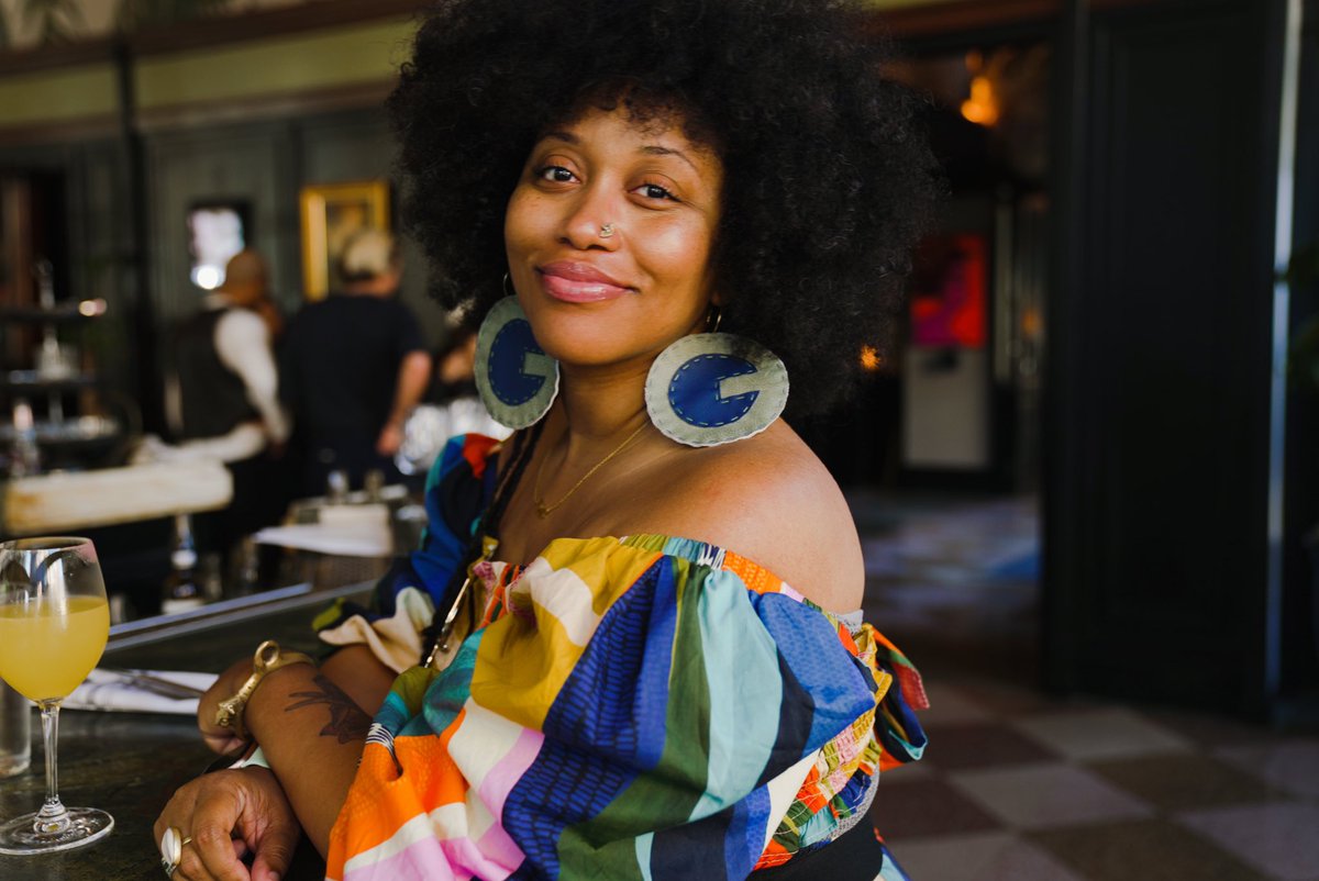 CC AS SEEN IN: 

#NOLA, BABY! An incredible work/soul trip that fed me in so many ways. 

Sidebar: Giving honor and thanks to my Afro, who is always at the head of my life 💚✊🏽💚

#Work #Travel #DoWhatchaWanna #Color #Textiles #Afro #NaturalHair #Soul #Love #Light #CCMercerToo
