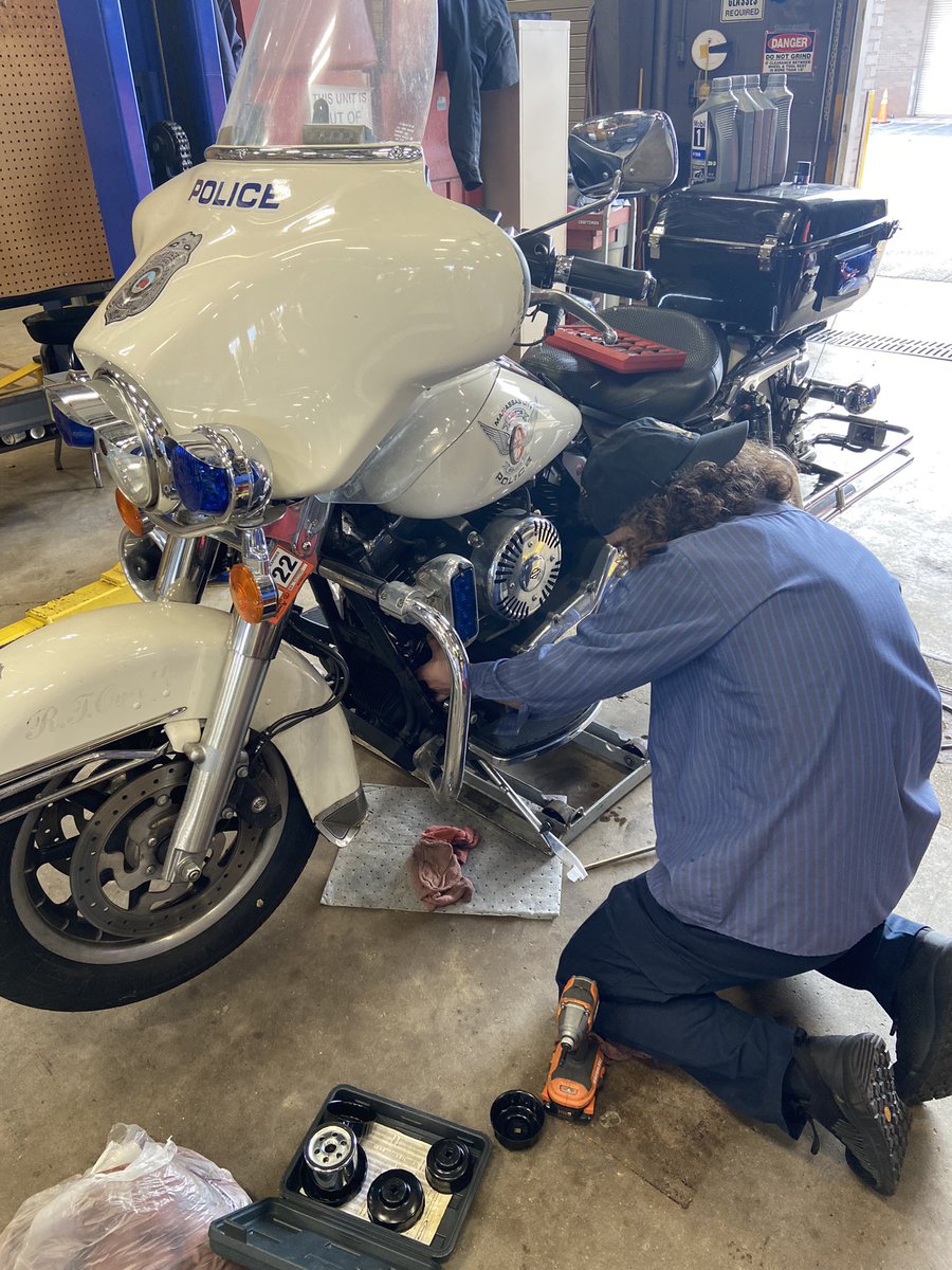 ManassasCityWBL's tweet photo. Joey Frazier is doing some amazing things with the @CityofManassas Vehicle Maintenance department!MCPS Career and Technical Education in action. #sitevisit #wbl #wbl4all #mcpswbl https://t.co/x2l6A6dvnT