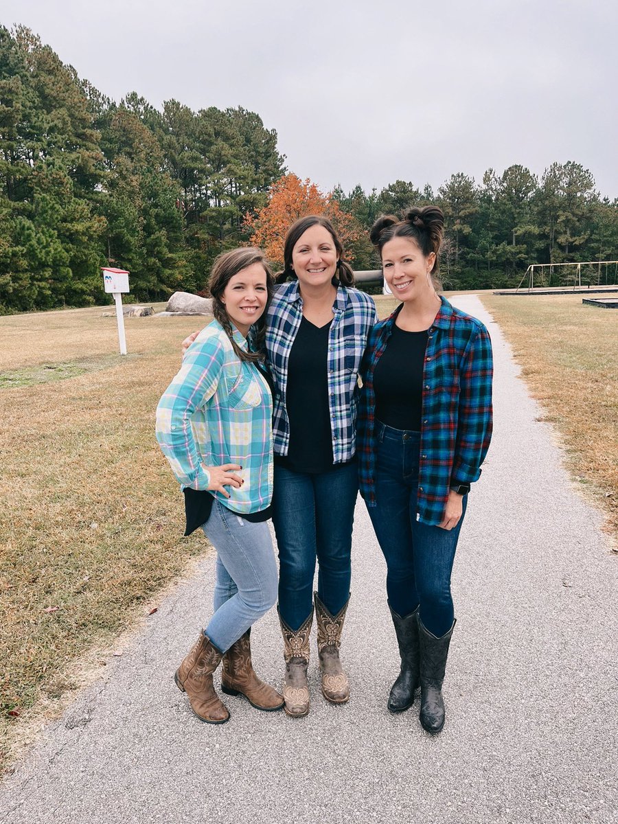 msmoss23's tweet photo. Red Ribbon Week….twinning!!! #firstgradesquad @ashleysaleeby @TharringtonAmy https://t.co/eAMWJpAbKa