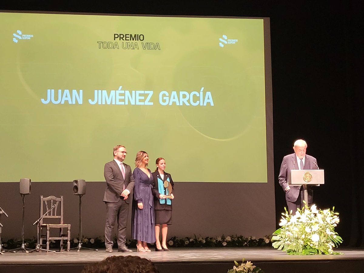 PasoBlanco_3's tweet photo. No hemos querido perdernos la gala de los premios #SEPOR 2022 en el Teatro Guerra #SomosBlancos #SomosLorca https://t.co/M6aAs7ndEx