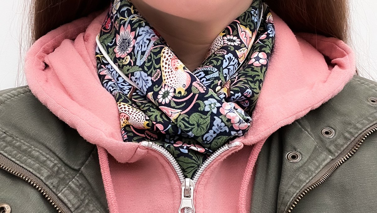 FoxandChave's tweet photo. The William Morris patterns aren't just for ties, here we have arguably the most famous Morris pattern in silk habotai, Strawberry Thief. This silk has so many subtle colours that it pairs well with pink and green as seen here, but also blue or black, even cream or yellow 💚💛💙 https://t.co/DiSa2JOrnh