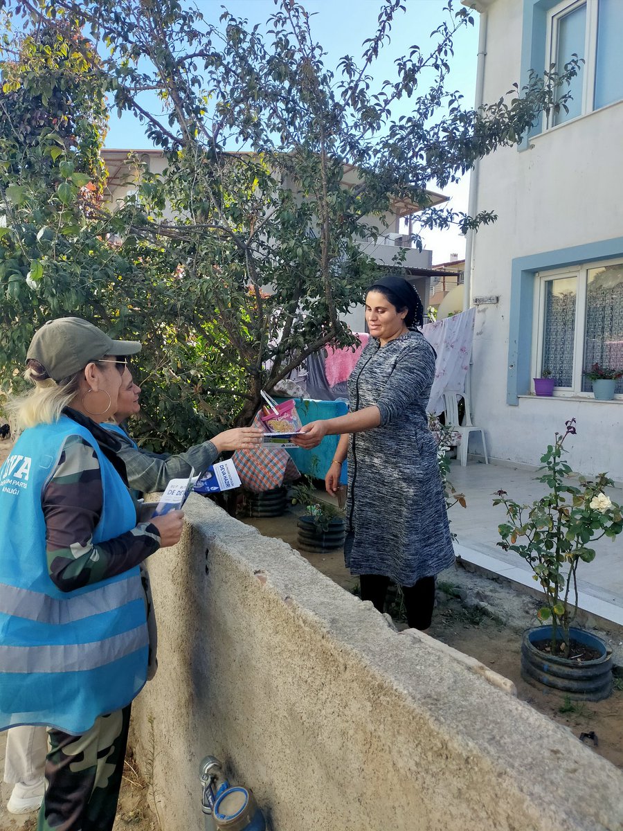 Kadinaseferihi1's tweet photo. Bu gün @seferihisardeva @Kadinaseferihi1 olarak Seferihisar Tepecik mahallesinde kapı ziyaretleri yaptık. @alibabacan ve @devapartisi ile ilgili sohbetler ettik, gördük ki halkımız yanımızda #DEVAhalkta #DEVAhalkla. @izmirdedeva @kadinaizmir @devakadinda https://t.co/hoIEJxsmxN